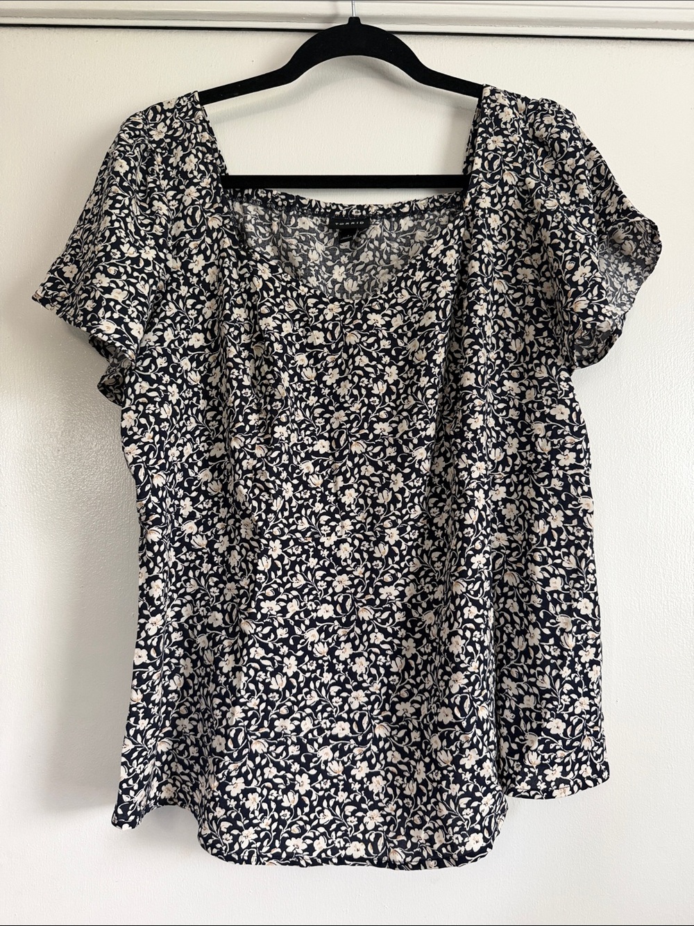 torrid Navy and Cream Floral Scoop Neck Blouse